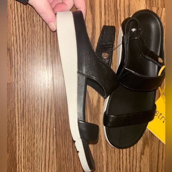 Strive Isla Sandals - Picture 3 of 5